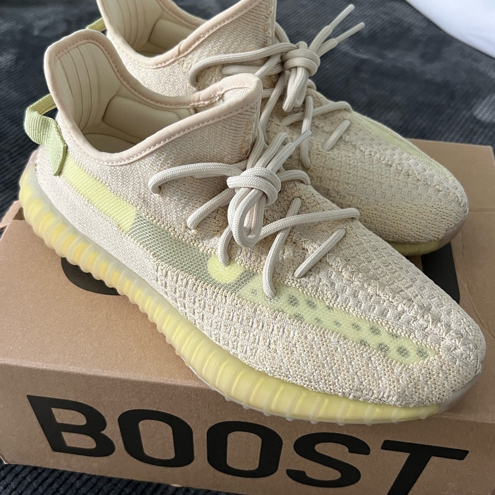 YEEZY BOOST 350 V2